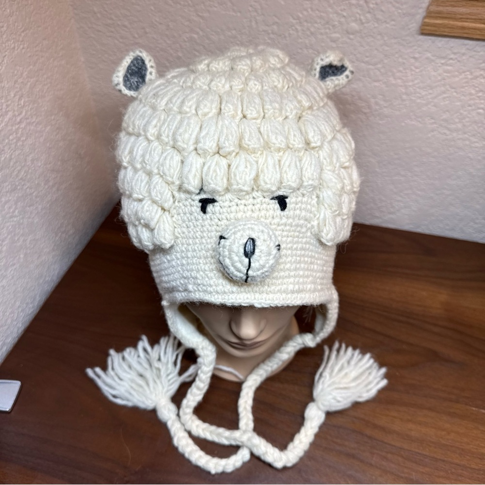 English Heritage Hand Knit in Nepal Wool Beanie Hat Alpaca Llama Lines OS‎ Ivory